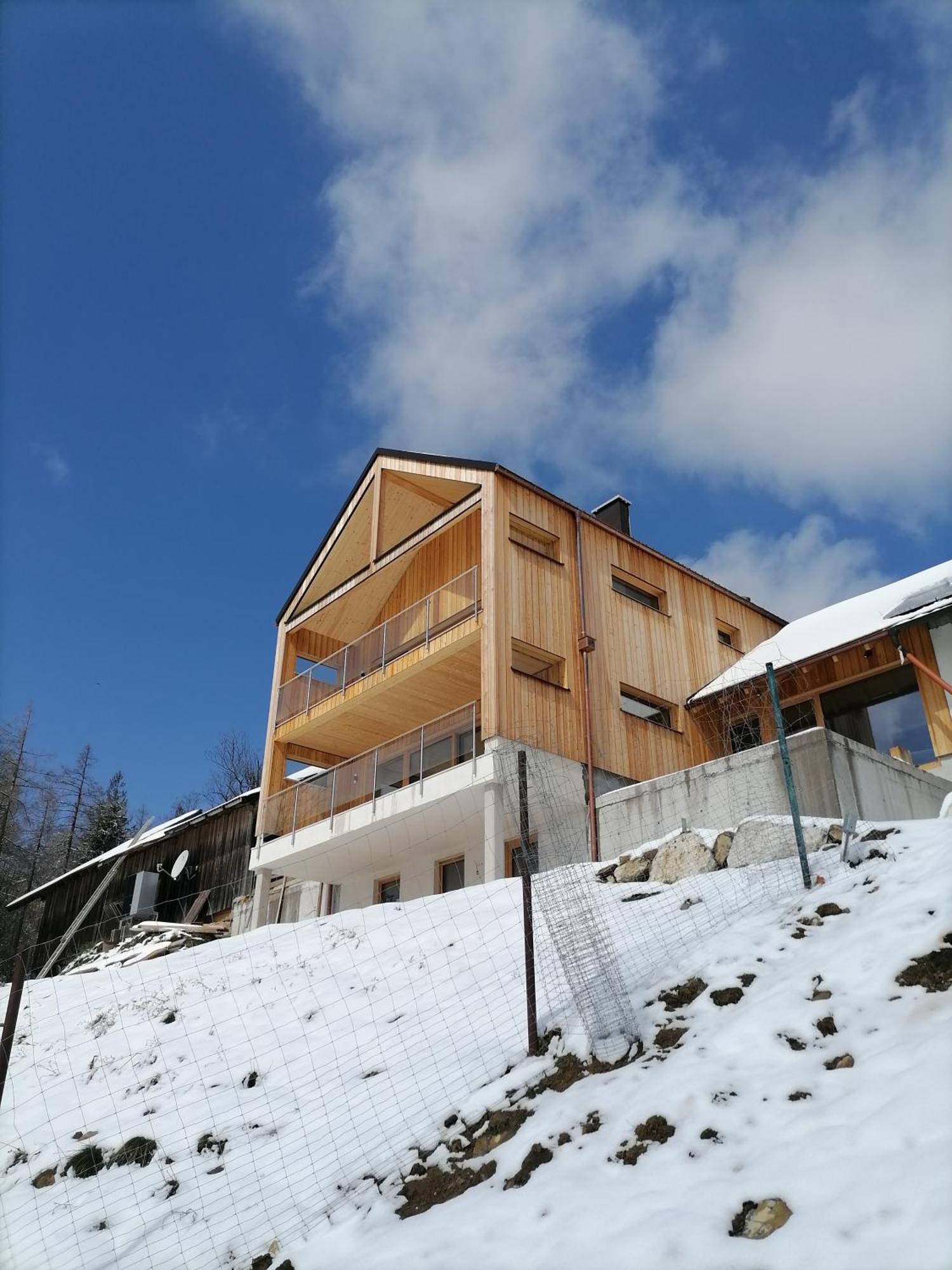Holzhaus "Zum Schwarz'N" Apartment Aurach am Hongar Exterior photo